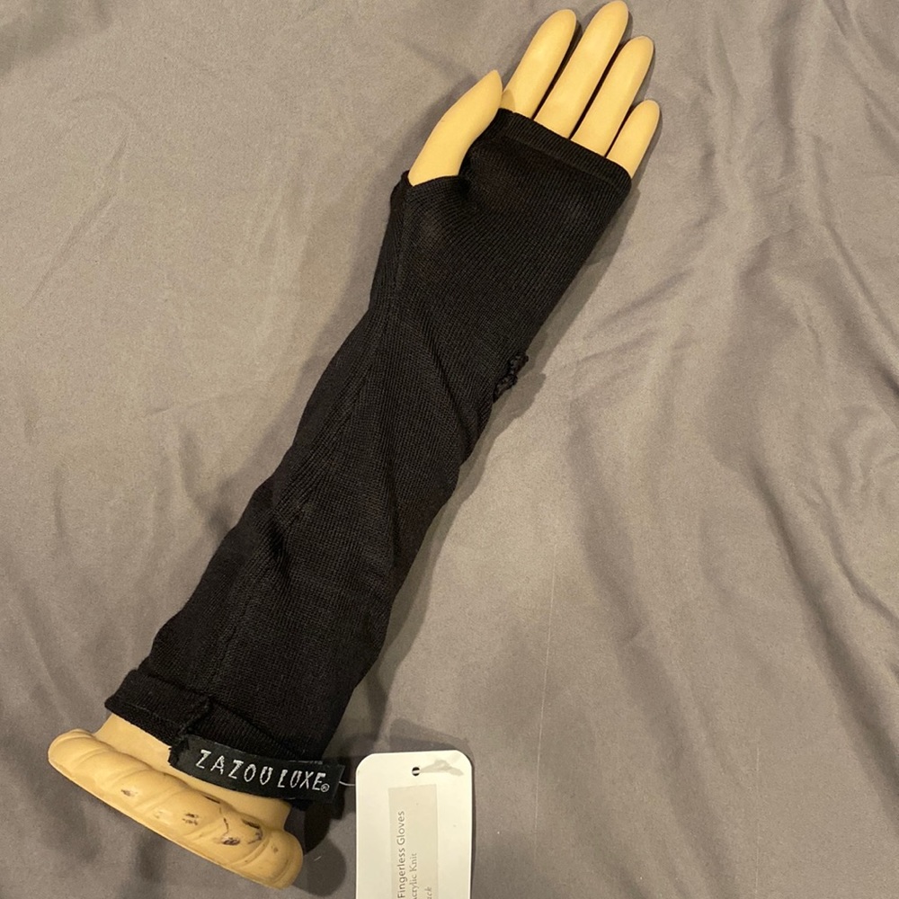 gloves - Picture 2 of 3